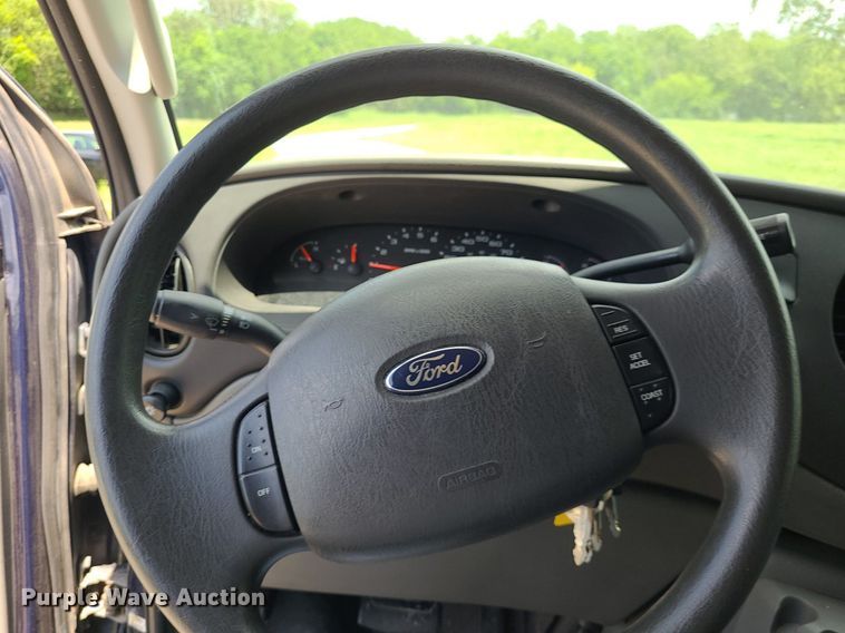 image for item DK1933 2004 Ford E350 Super Duty XL  van