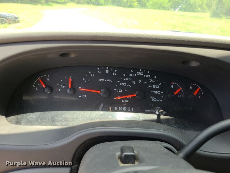 image for item DK1933 2004 Ford E350 Super Duty XL  van