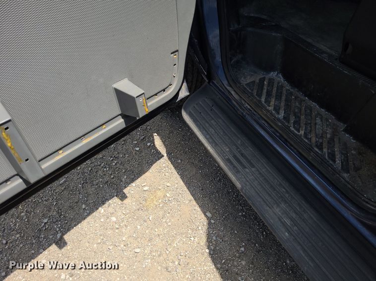 image for item DK1933 2004 Ford E350 Super Duty XL  van