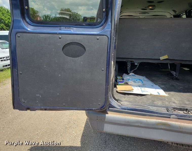 image for item DK1933 2004 Ford E350 Super Duty XL  van
