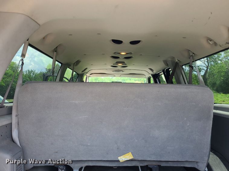 image for item DK1933 2004 Ford E350 Super Duty XL  van