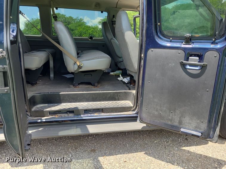 image for item DK1933 2004 Ford E350 Super Duty XL  van
