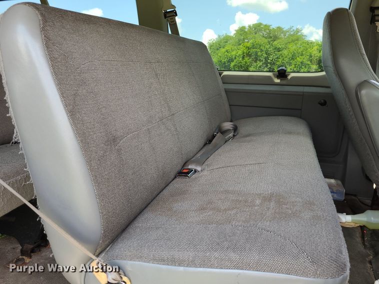 image for item DK1933 2004 Ford E350 Super Duty XL  van
