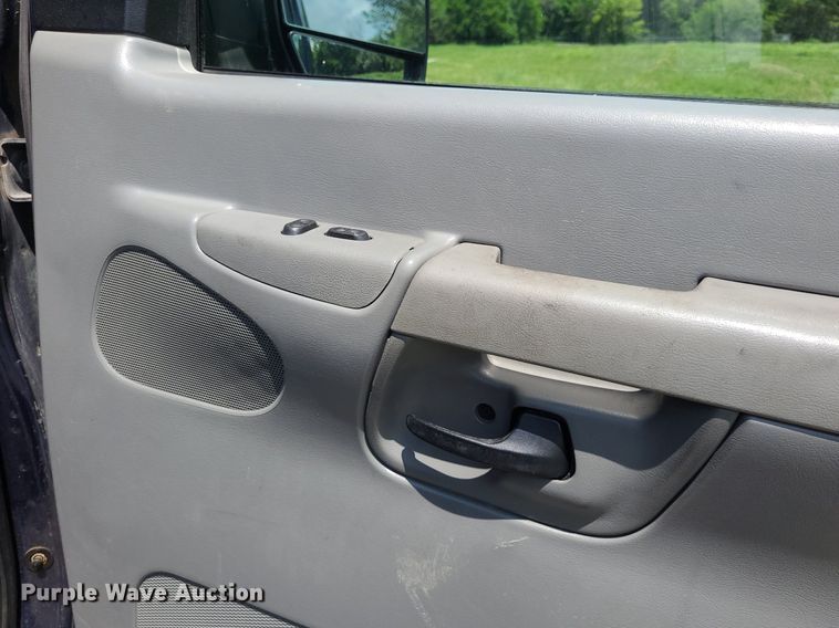 image for item DK1933 2004 Ford E350 Super Duty XL  van