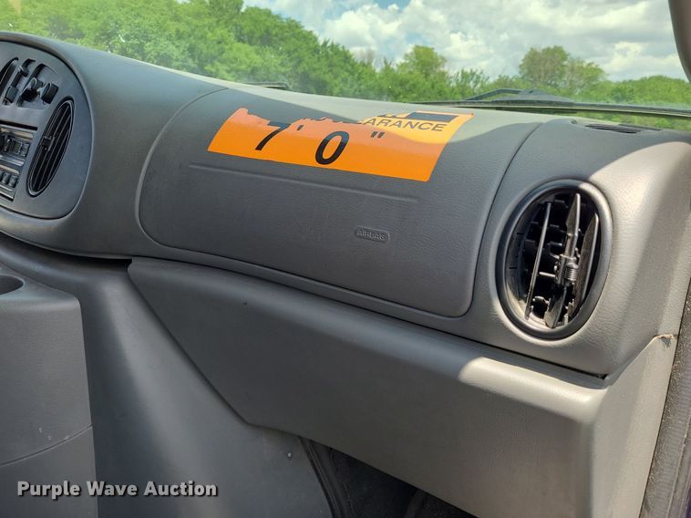 image for item DK1933 2004 Ford E350 Super Duty XL  van