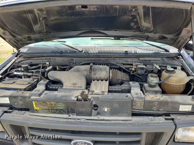 image for item DK1933 2004 Ford E350 Super Duty XL  van