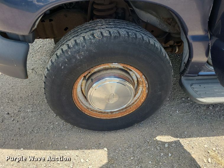 image for item DK1933 2004 Ford E350 Super Duty XL  van