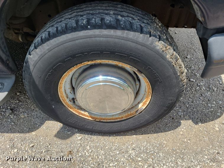 image for item DK1933 2004 Ford E350 Super Duty XL  van