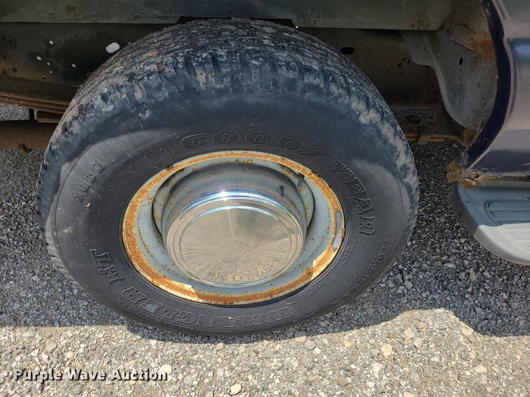 image for item DK1933 2004 Ford E350 Super Duty XL  van