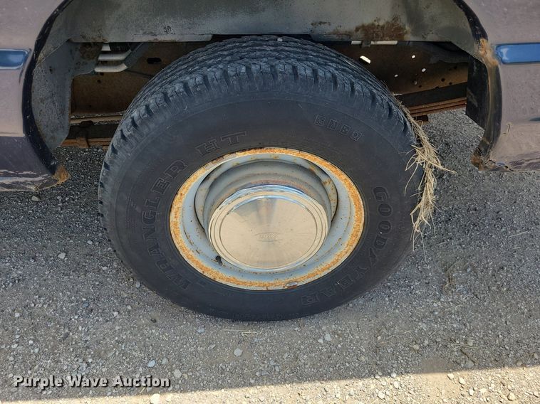 image for item DK1933 2004 Ford E350 Super Duty XL  van