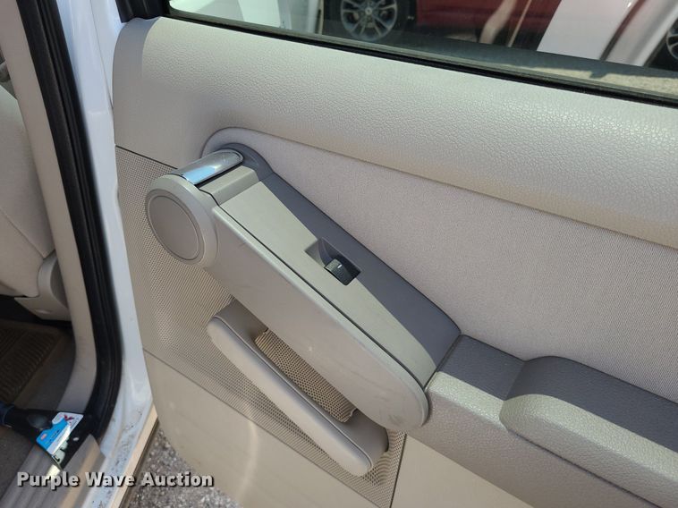 image for item DK1935 2006 Ford Explorer  SUV