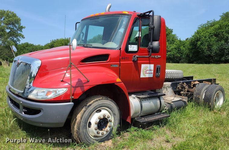 image for item DK1937 2011 International DuraStar 4300  truck cab and chassis