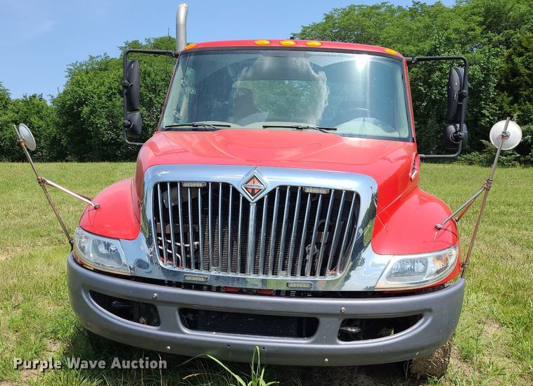 image for item DK1937 2011 International DuraStar 4300  truck cab and chassis