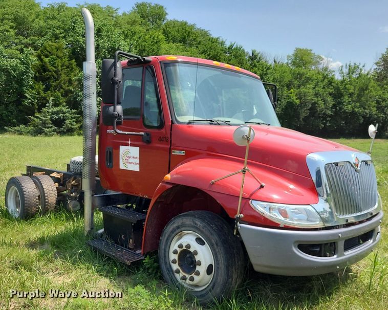 image for item DK1937 2011 International DuraStar 4300  truck cab and chassis