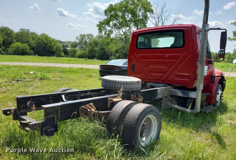 image for item DK1937 2011 International DuraStar 4300  truck cab and chassis