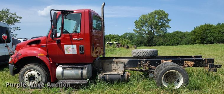 image for item DK1937 2011 International DuraStar 4300  truck cab and chassis