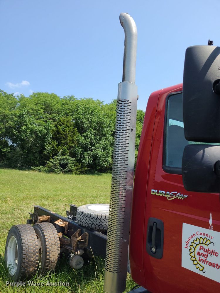 image for item DK1937 2011 International DuraStar 4300  truck cab and chassis