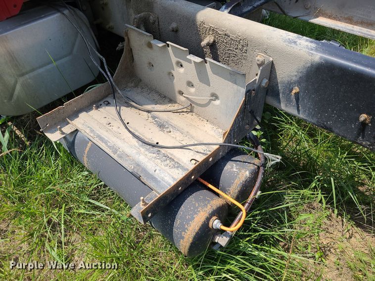 image for item DK1937 2011 International DuraStar 4300  truck cab and chassis