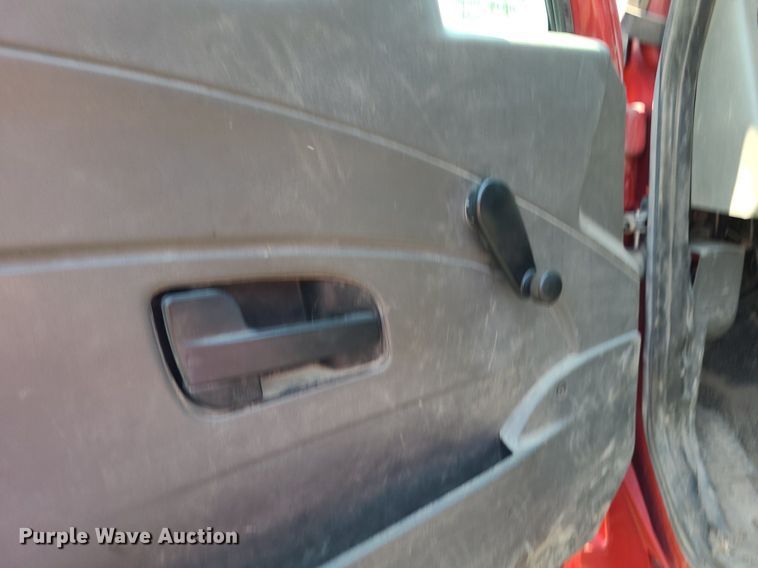 image for item DK1937 2011 International DuraStar 4300  truck cab and chassis