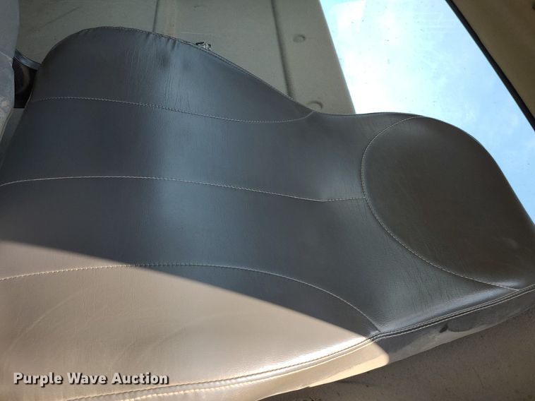 image for item DK1937 2011 International DuraStar 4300  truck cab and chassis