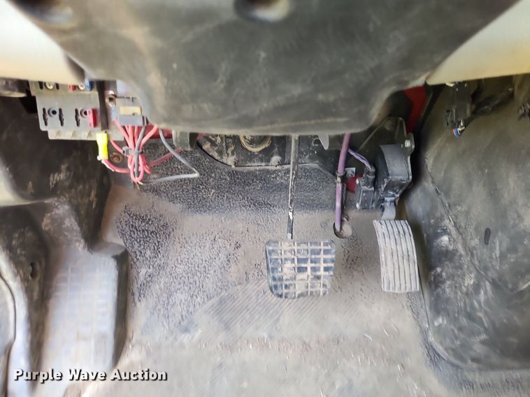 image for item DK1937 2011 International DuraStar 4300  truck cab and chassis