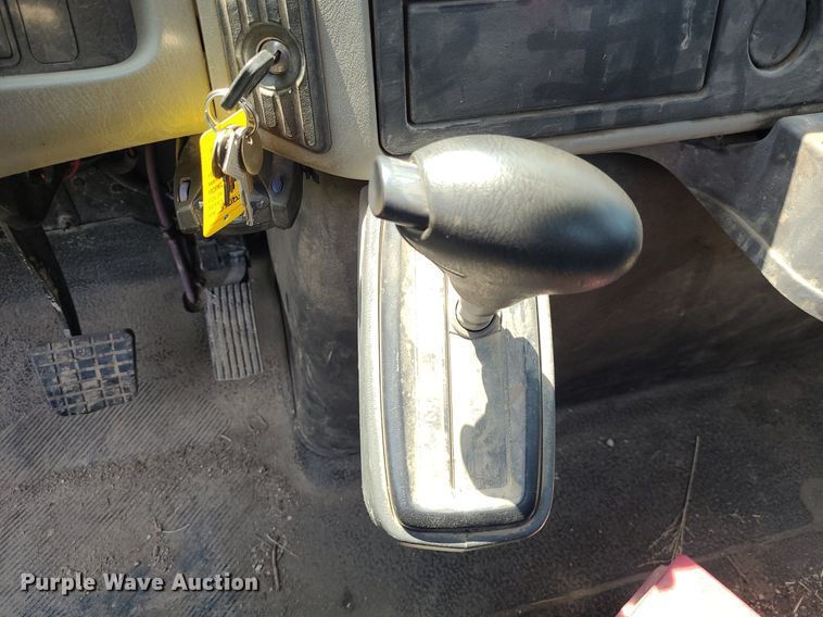 image for item DK1937 2011 International DuraStar 4300  truck cab and chassis