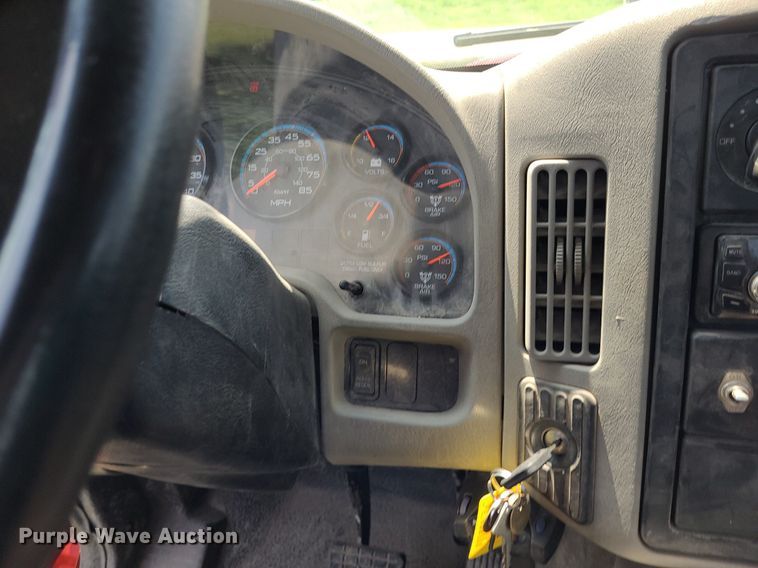 image for item DK1937 2011 International DuraStar 4300  truck cab and chassis