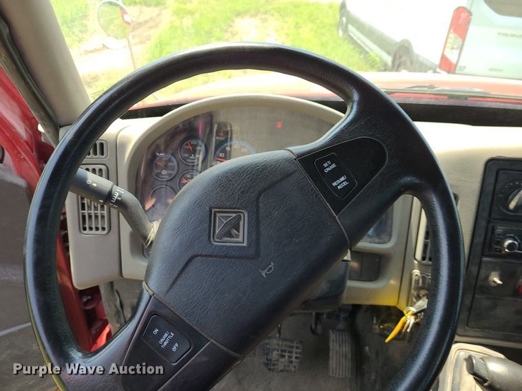 image for item DK1937 2011 International DuraStar 4300  truck cab and chassis