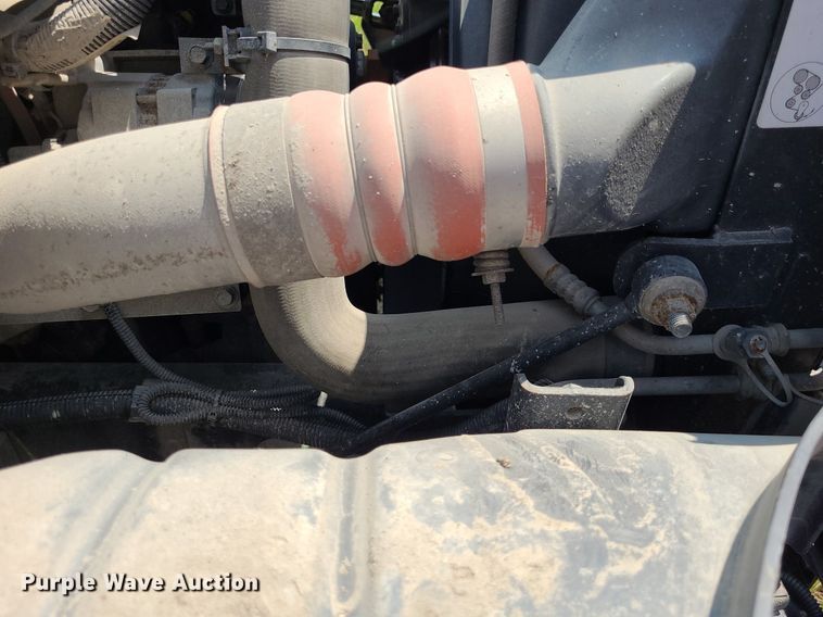 image for item DK1937 2011 International DuraStar 4300  truck cab and chassis