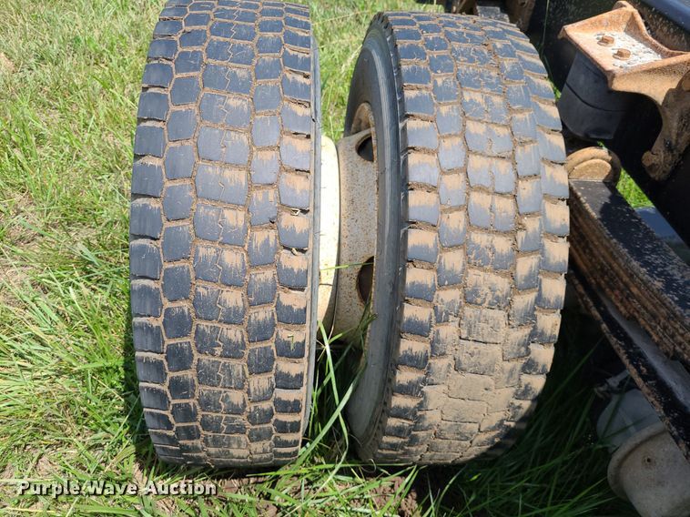 image for item DK1937 2011 International DuraStar 4300  truck cab and chassis