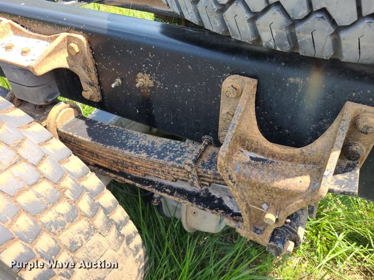 image for item DK1937 2011 International DuraStar 4300  truck cab and chassis