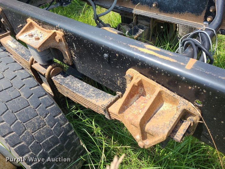 image for item DK1937 2011 International DuraStar 4300  truck cab and chassis