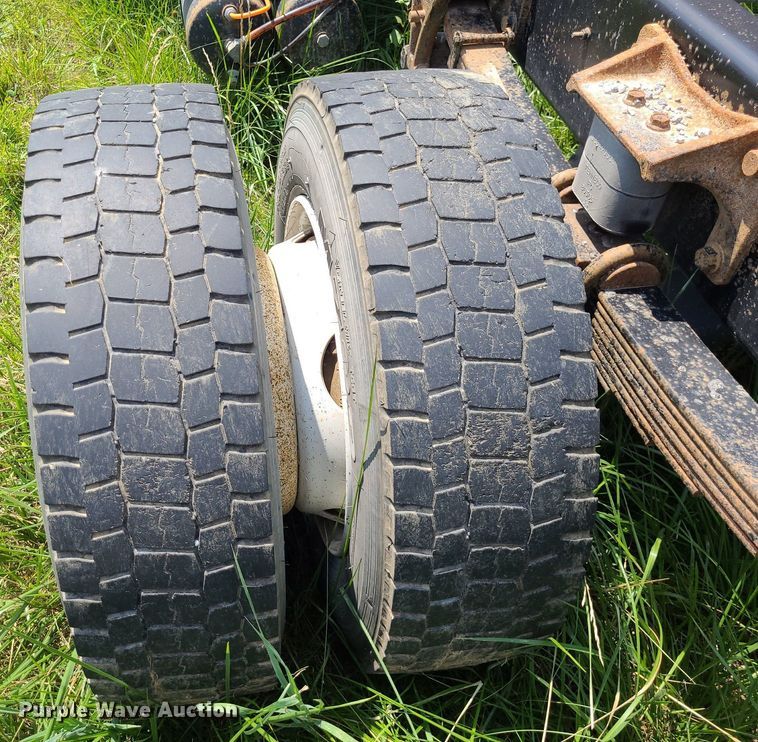 image for item DK1937 2011 International DuraStar 4300  truck cab and chassis