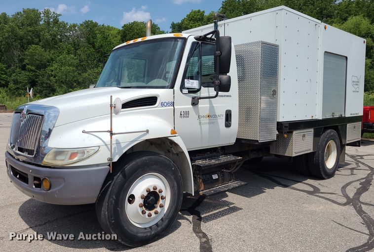 image for item DK1941 2005 International 4300  sewer jetter truck