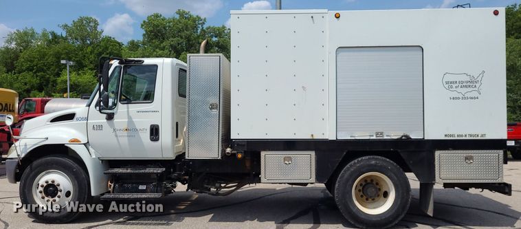 image for item DK1941 2005 International 4300  sewer jetter truck