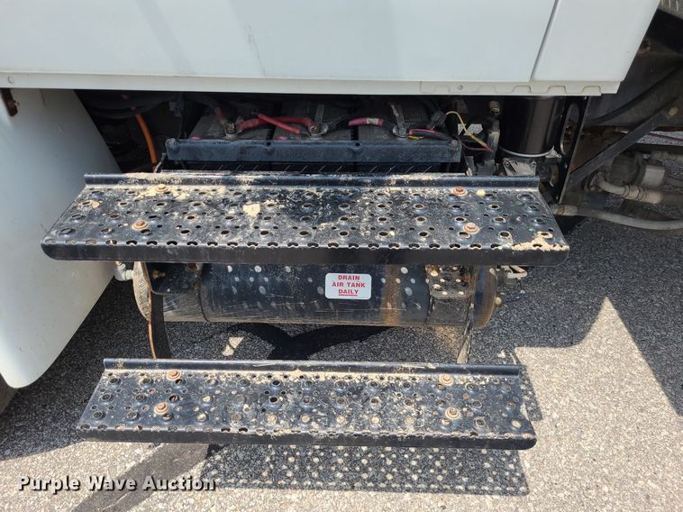 image for item DK1941 2005 International 4300  sewer jetter truck