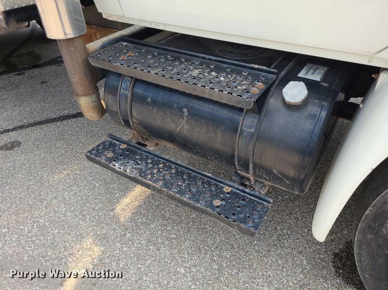 image for item DK1941 2005 International 4300  sewer jetter truck