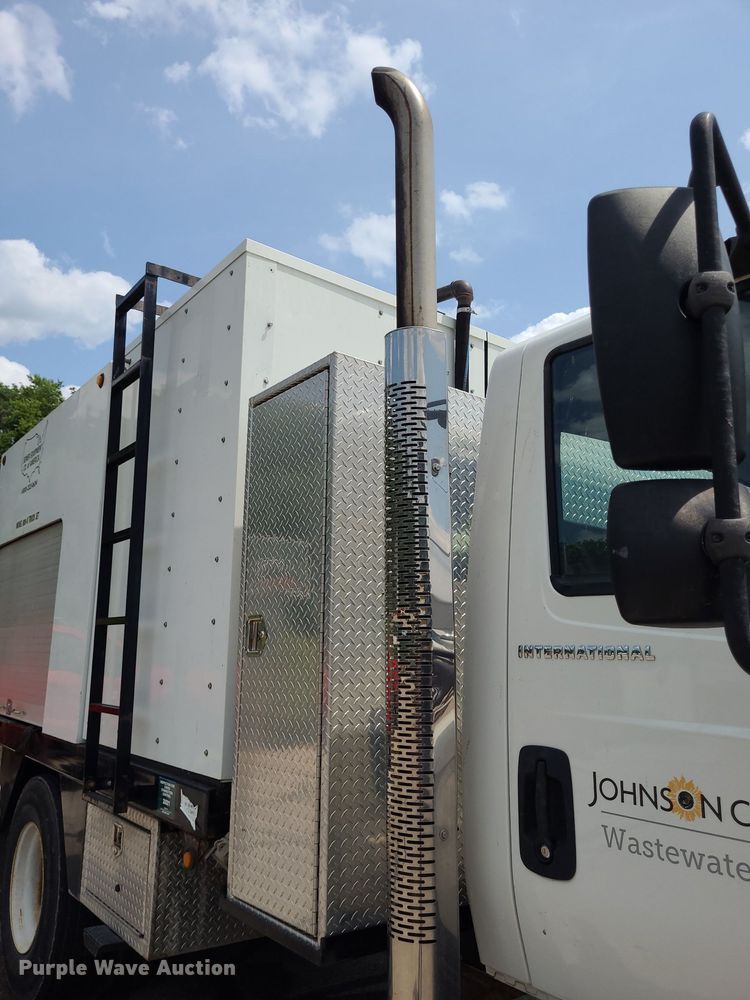 image for item DK1941 2005 International 4300  sewer jetter truck