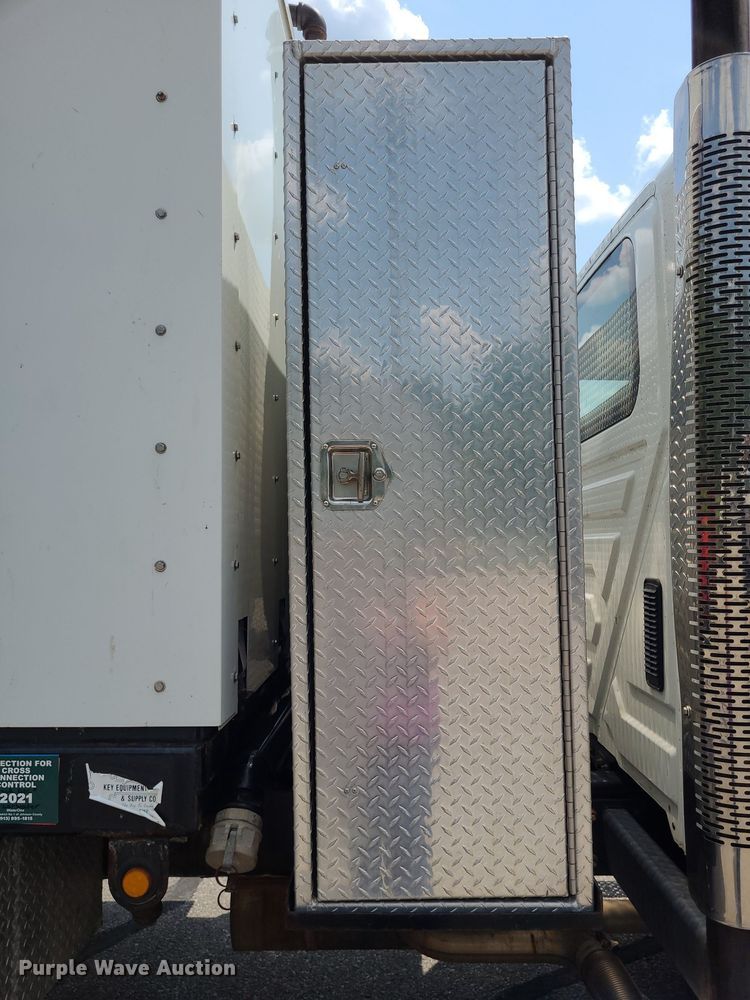 image for item DK1941 2005 International 4300  sewer jetter truck