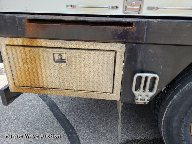 image for item DK1941 2005 International 4300  sewer jetter truck