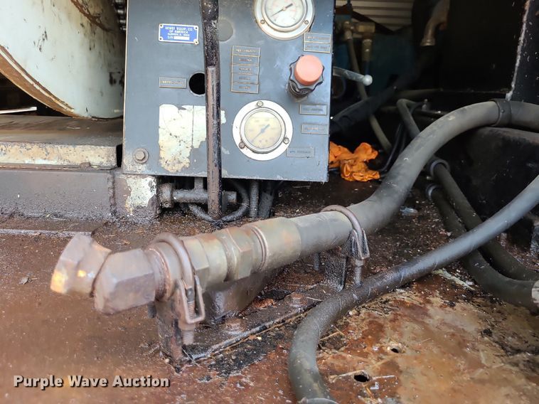 image for item DK1941 2005 International 4300  sewer jetter truck