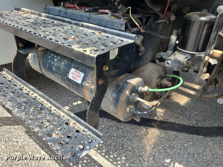 image for item DK1941 2005 International 4300  sewer jetter truck