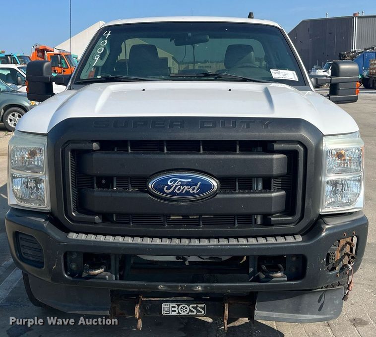 image for item DM4961 2011 Ford F350 Super Duty XL  pickup truck