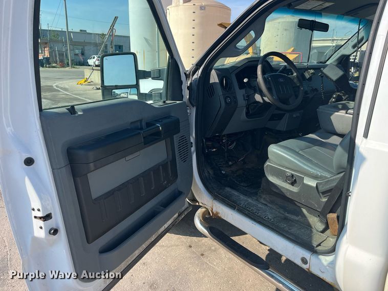 image for item DM4961 2011 Ford F350 Super Duty XL  pickup truck