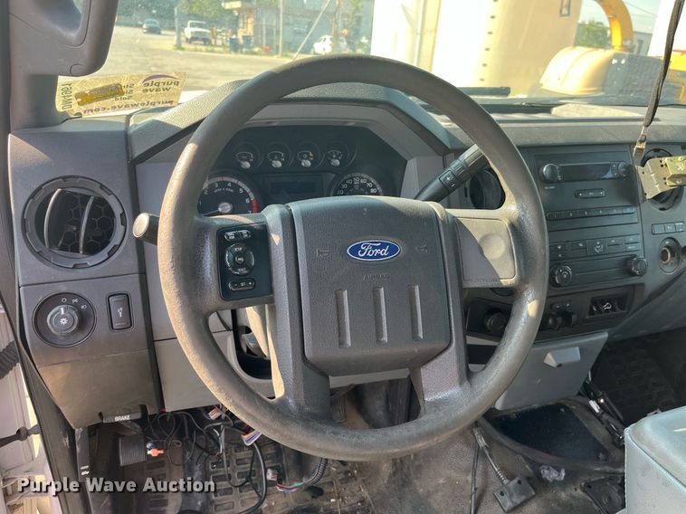 image for item DM4961 2011 Ford F350 Super Duty XL  pickup truck