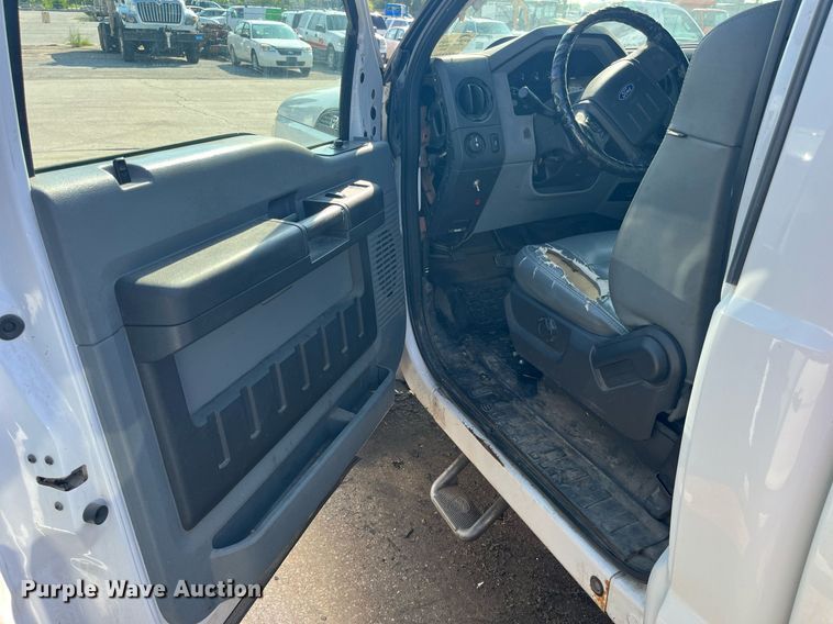 image for item DM4962 2011 Ford  F350 Super Duty  pickup truck