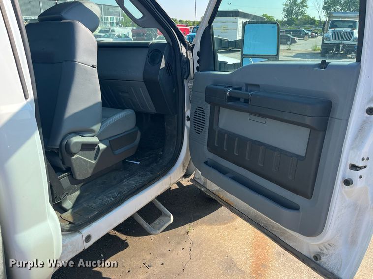 image for item DM4962 2011 Ford  F350 Super Duty  pickup truck