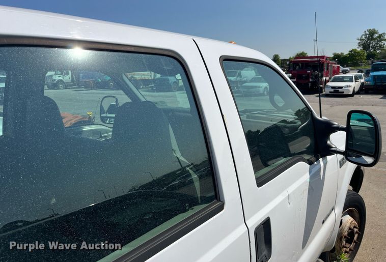 image for item DM4965 2002 Ford F450 Super Duty XL  Crew Cab utility / service truck