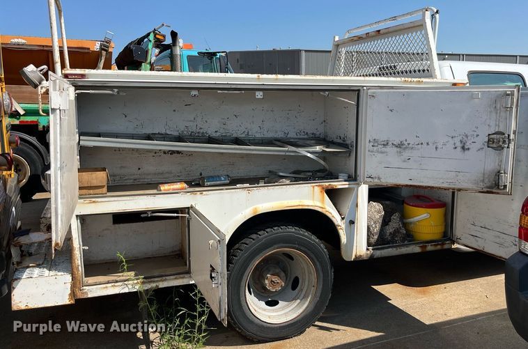 image for item DM4965 2002 Ford F450 Super Duty XL  Crew Cab utility / service truck