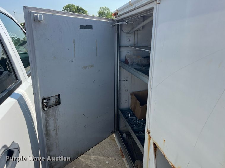 image for item DM4965 2002 Ford F450 Super Duty XL  Crew Cab utility / service truck